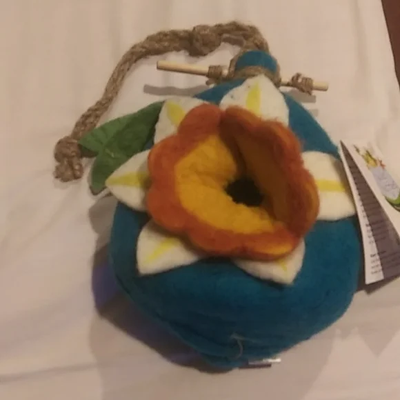 Wool Hanging Birdhouse - Picture 2 of 4